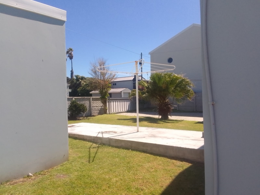 To Let 3 Bedroom Property for Rent in Kidds Beach Eastern Cape